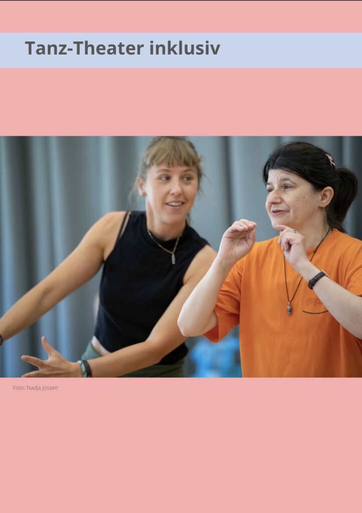 Das Bild verweist auf den Kurs "Inklusives Tanztheater". Auf dem Foto sind zwei Tänzerinnen zu sehen. Das Bild ist mit der Kursbeschreibung verlinkt.