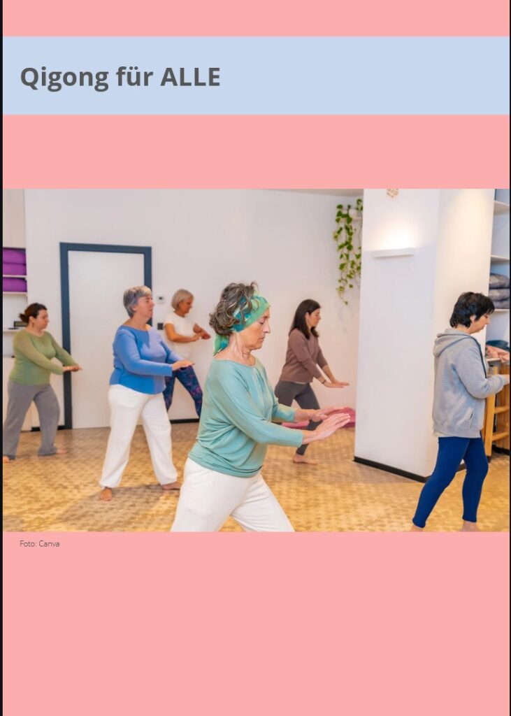 Illustration Foto Kurs Qigong für ALLE. Auf dem Bild sind mehrere Personen im Raum in einer Qigong-Übung zu sehen.